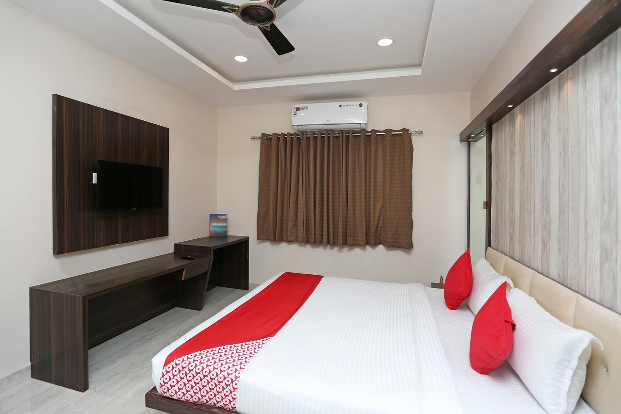 Oyo 15861 Hotel Shivganga Comfort Zone Rāipur エクステリア 写真