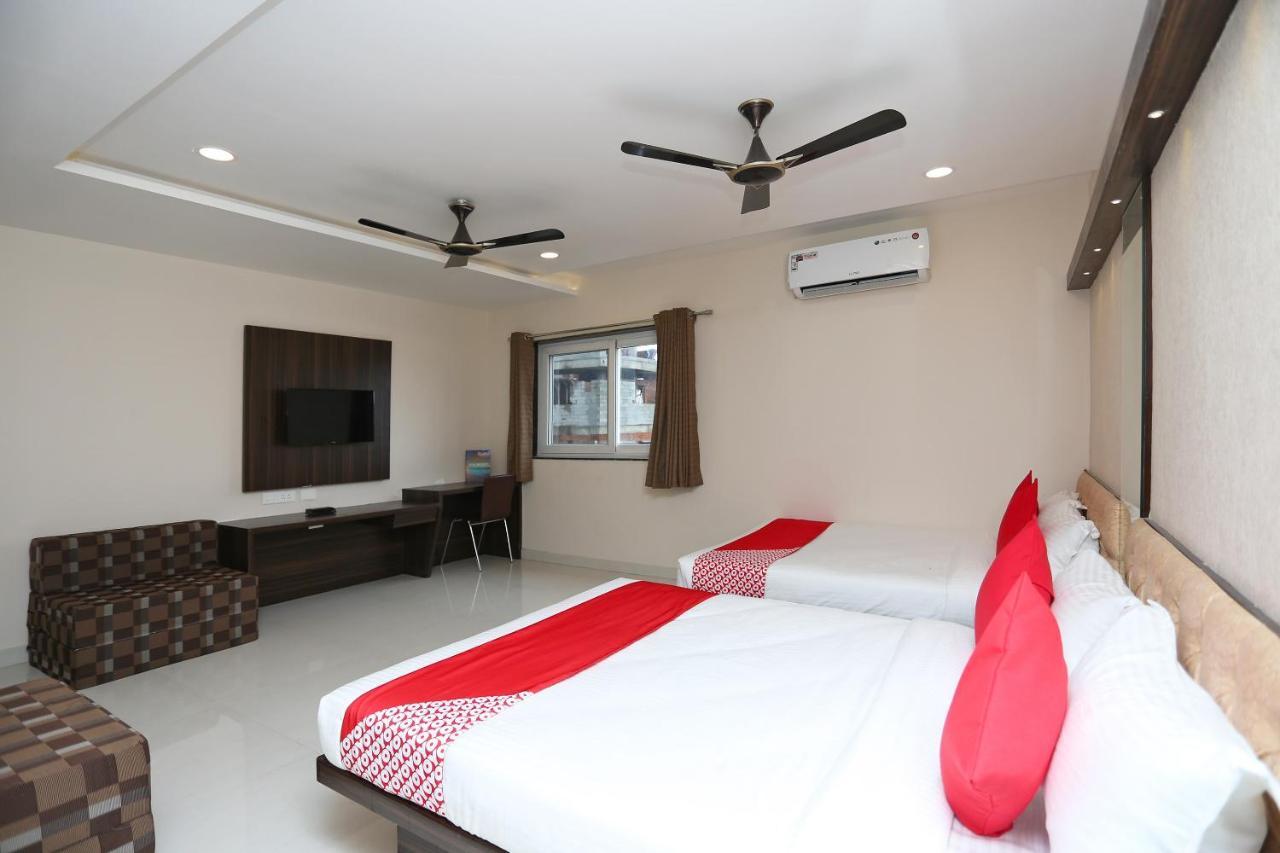 Oyo 15861 Hotel Shivganga Comfort Zone Rāipur エクステリア 写真