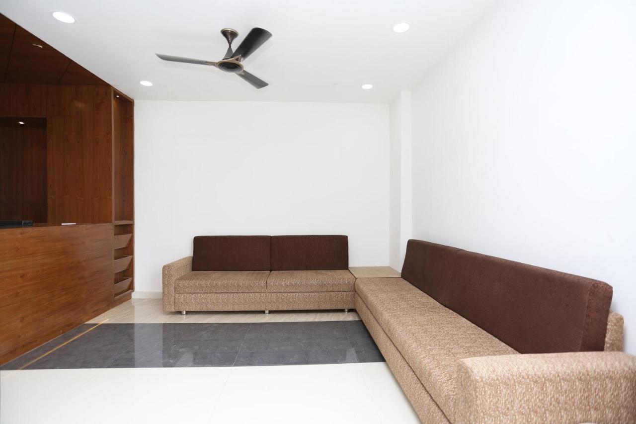 Oyo 15861 Hotel Shivganga Comfort Zone Rāipur エクステリア 写真