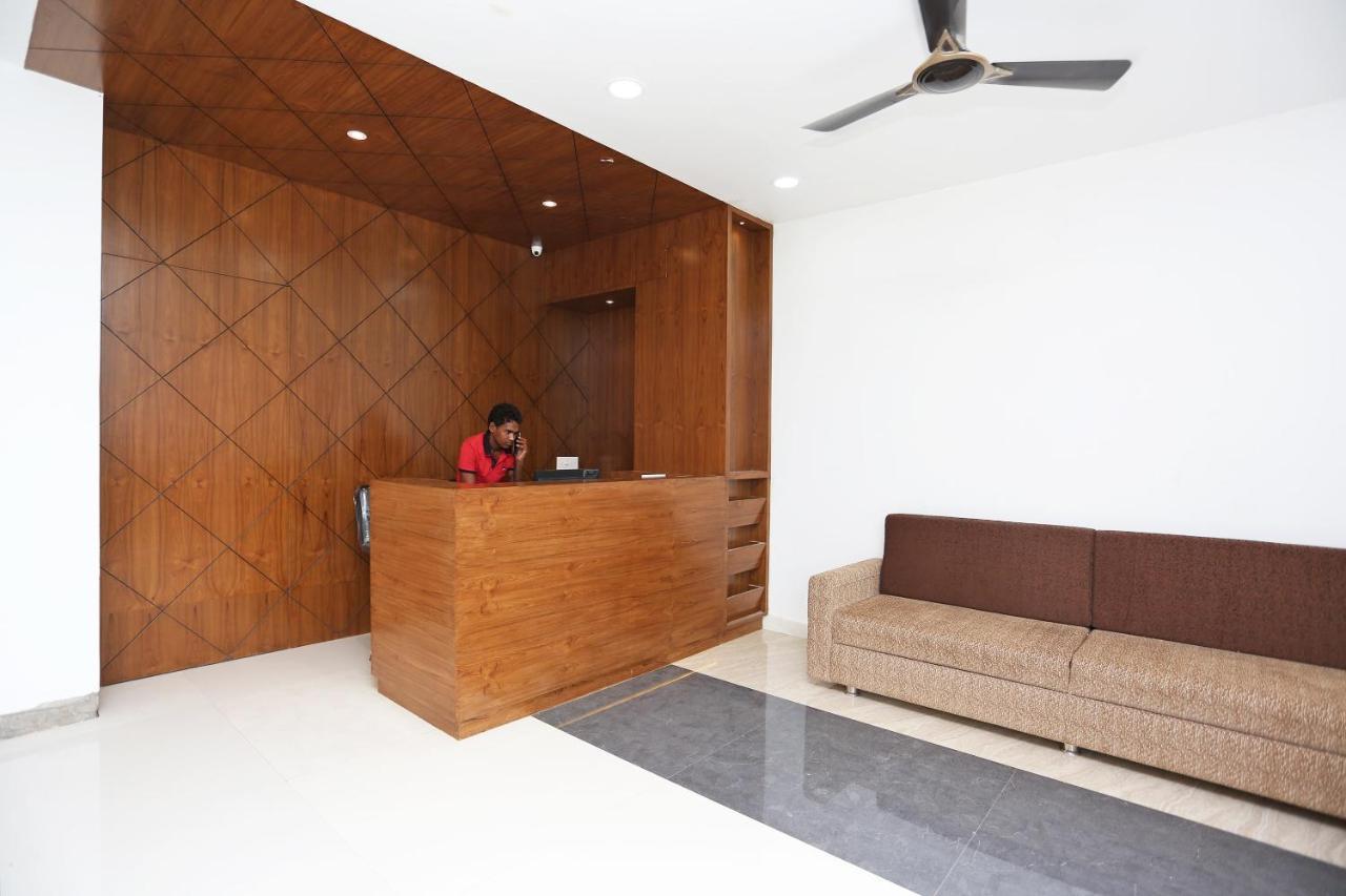 Oyo 15861 Hotel Shivganga Comfort Zone Rāipur エクステリア 写真
