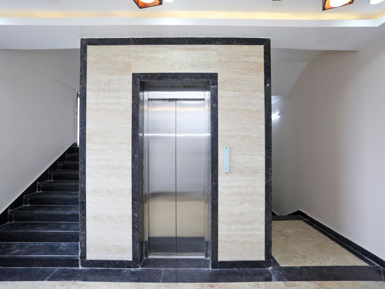 Oyo 15861 Hotel Shivganga Comfort Zone Rāipur エクステリア 写真