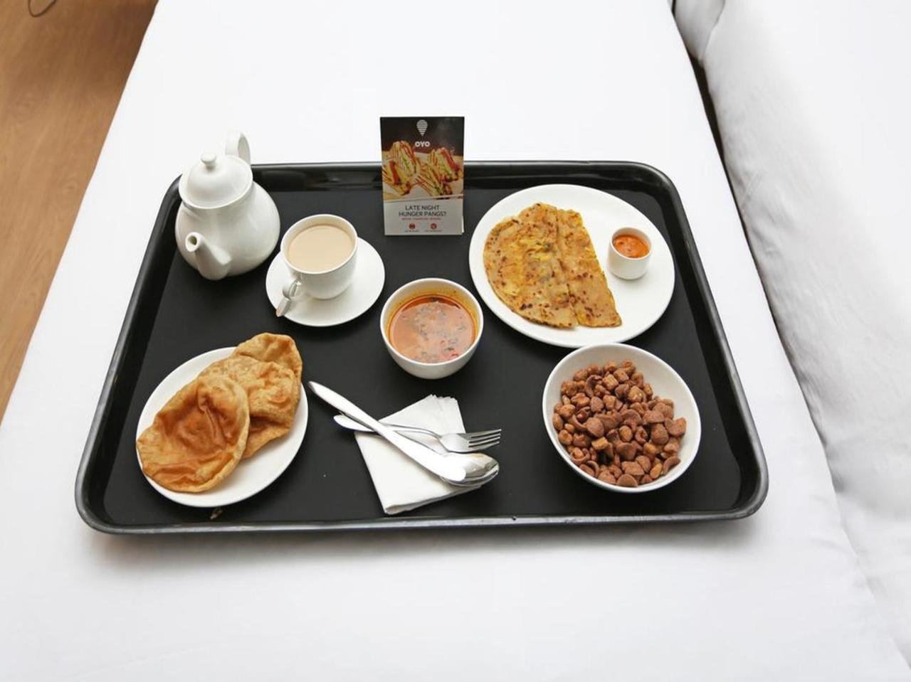 Oyo 15861 Hotel Shivganga Comfort Zone Rāipur エクステリア 写真