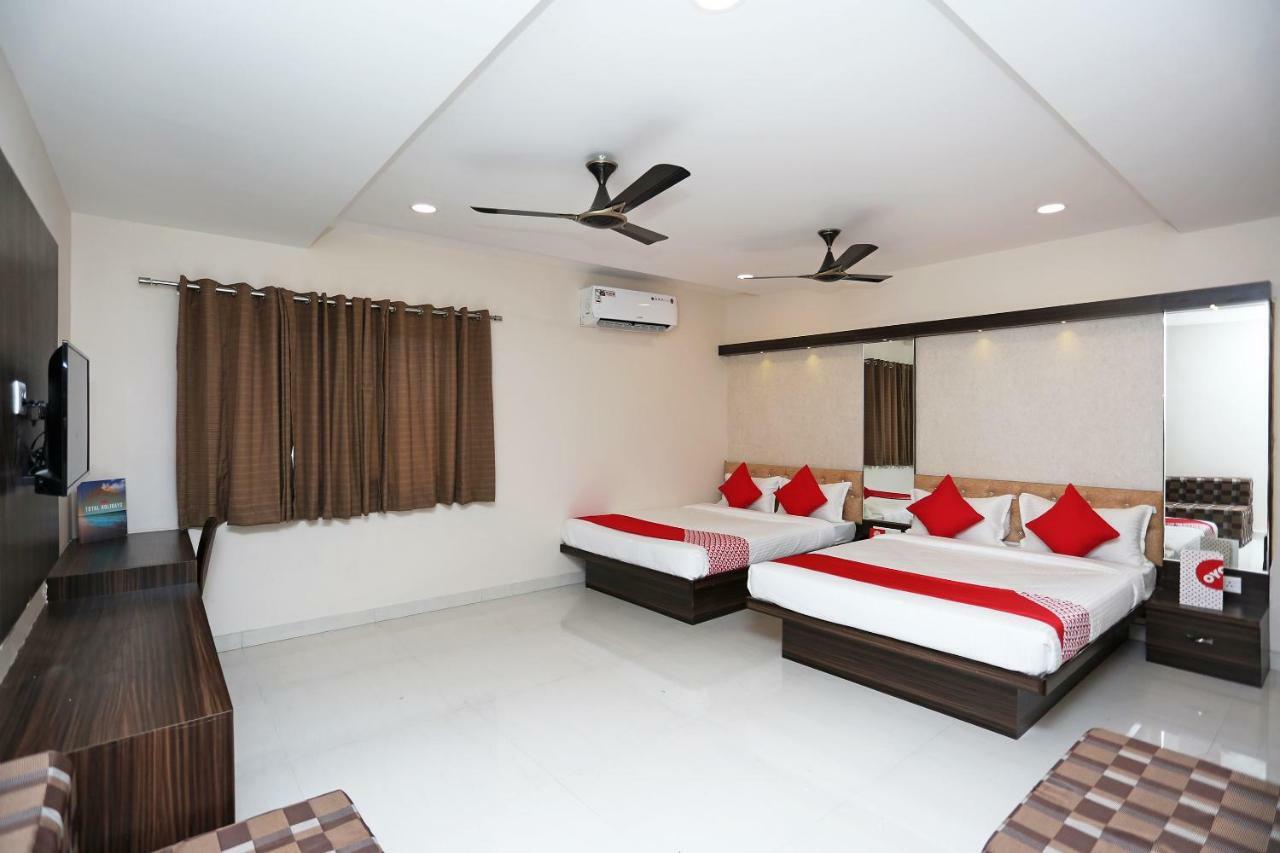 Oyo 15861 Hotel Shivganga Comfort Zone Rāipur エクステリア 写真
