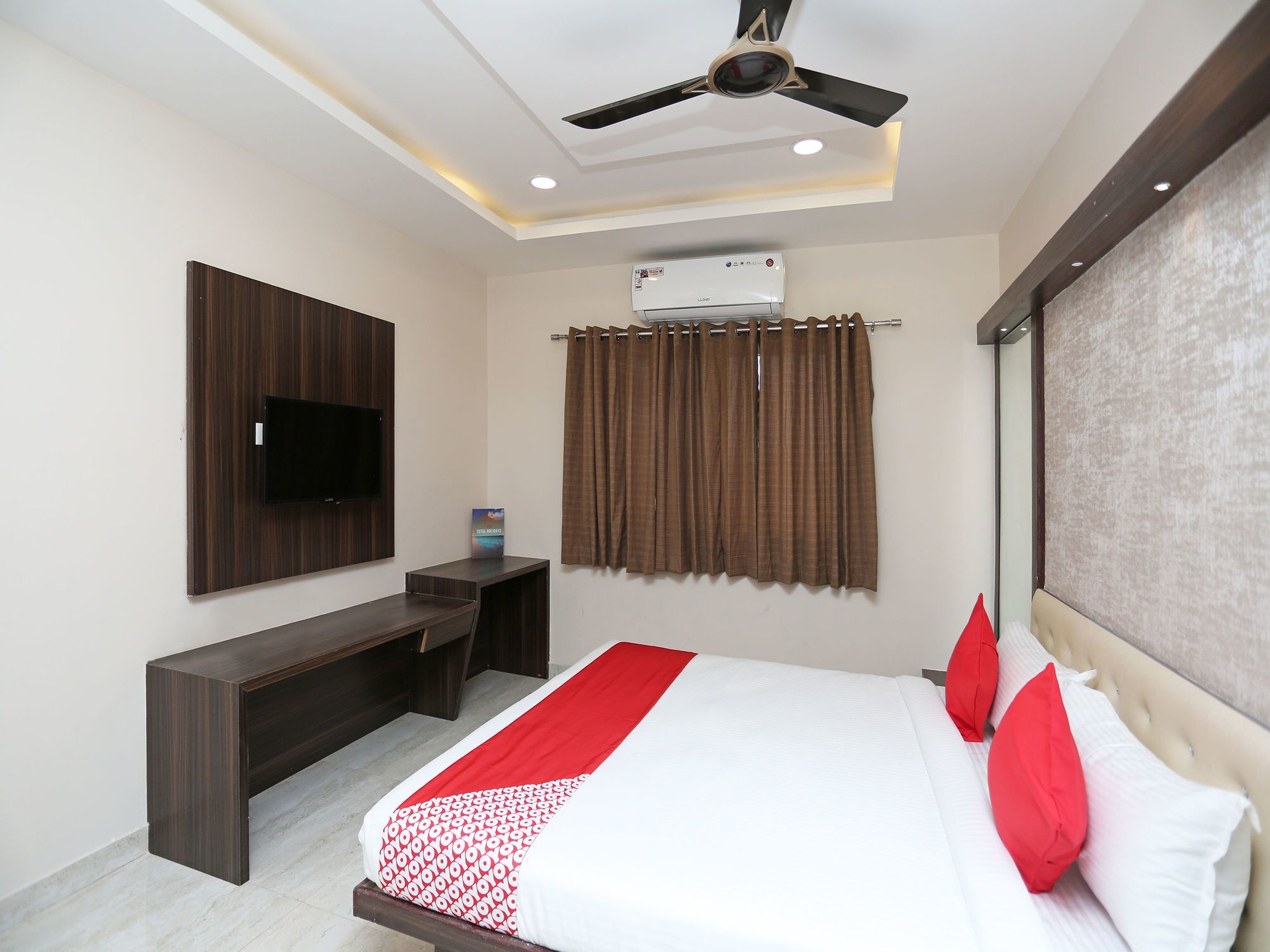 Oyo 15861 Hotel Shivganga Comfort Zone Rāipur エクステリア 写真